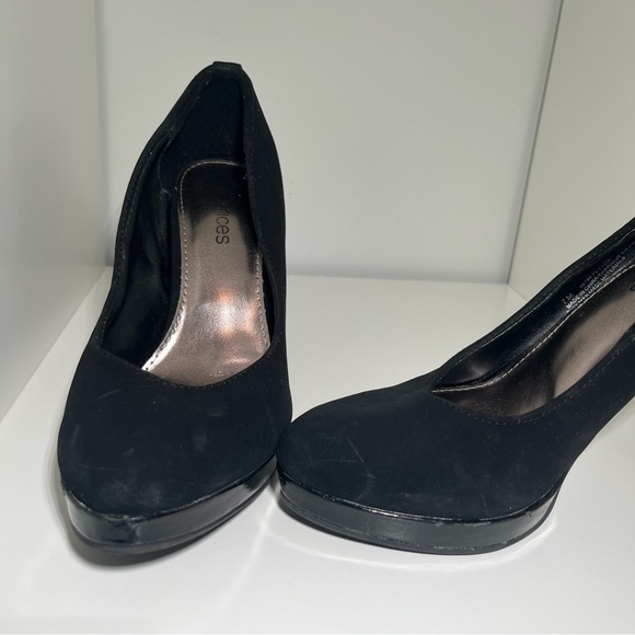 Black Suede Maurice’s Heels - Picture 5 of 7